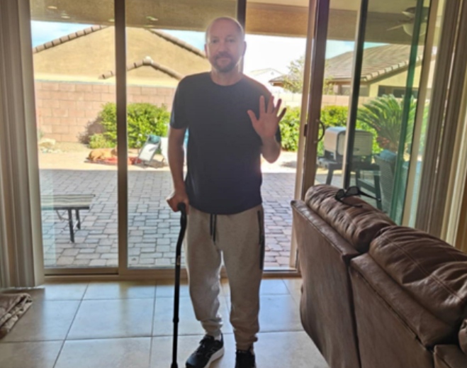 Rob saludando a la cámara